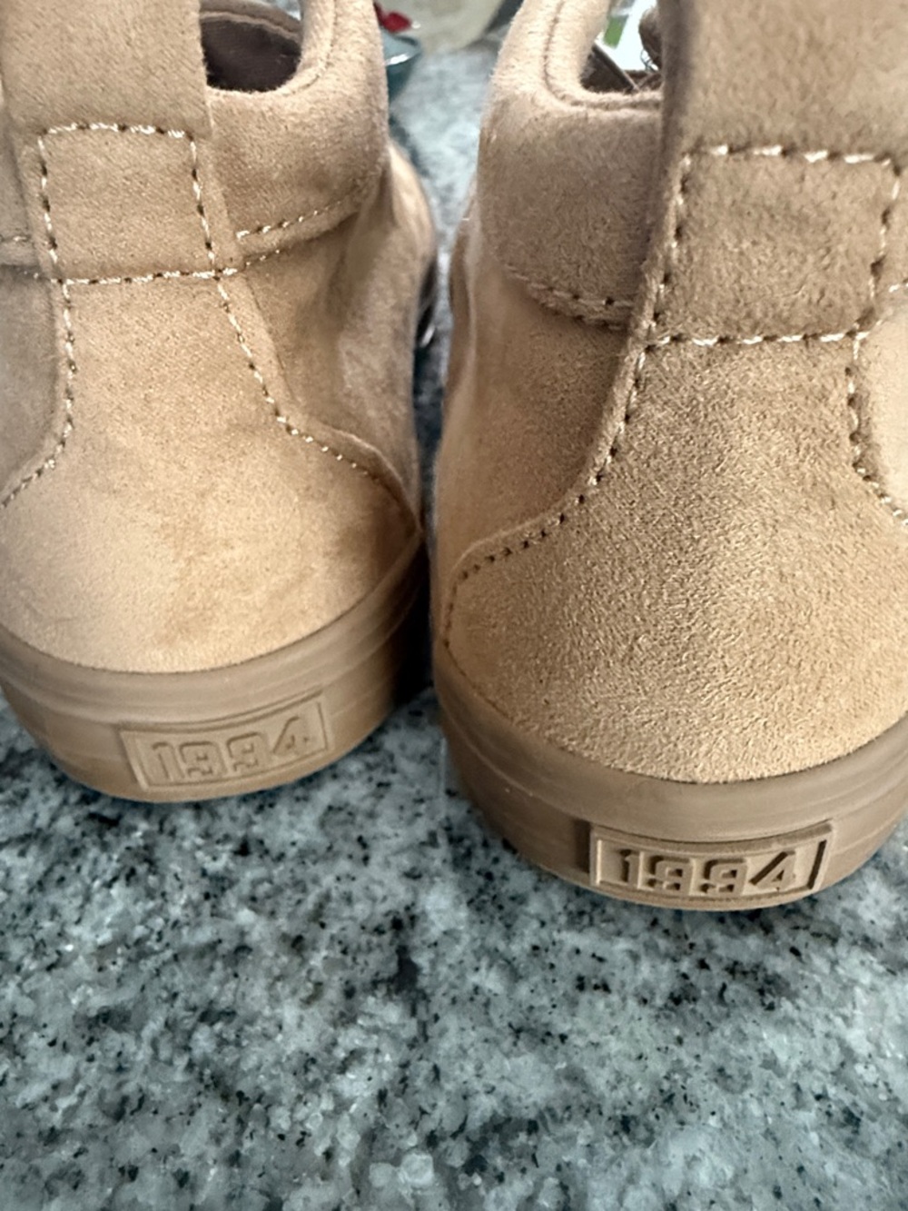 Old Navy kids vintage style Light Tan Suede Chukka Boots Sz 2 new! - Picture 4 of 5